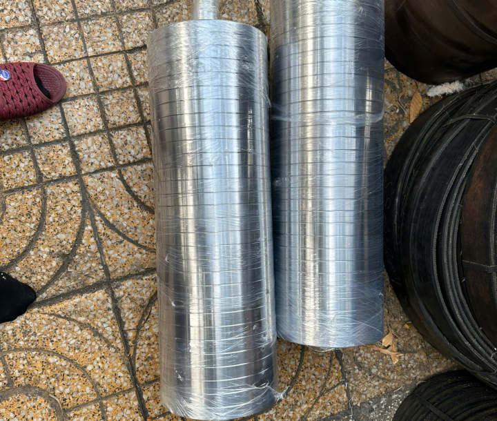 Con lăn trụ băng tải 