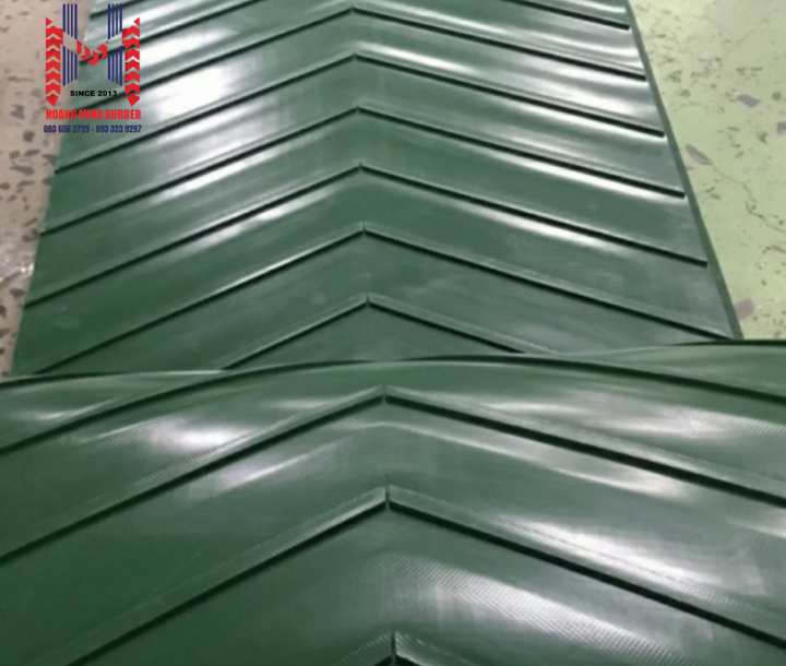 Băng tải PVC xanh gân V