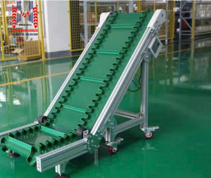 Băng tải vách ngăn PVC xanh